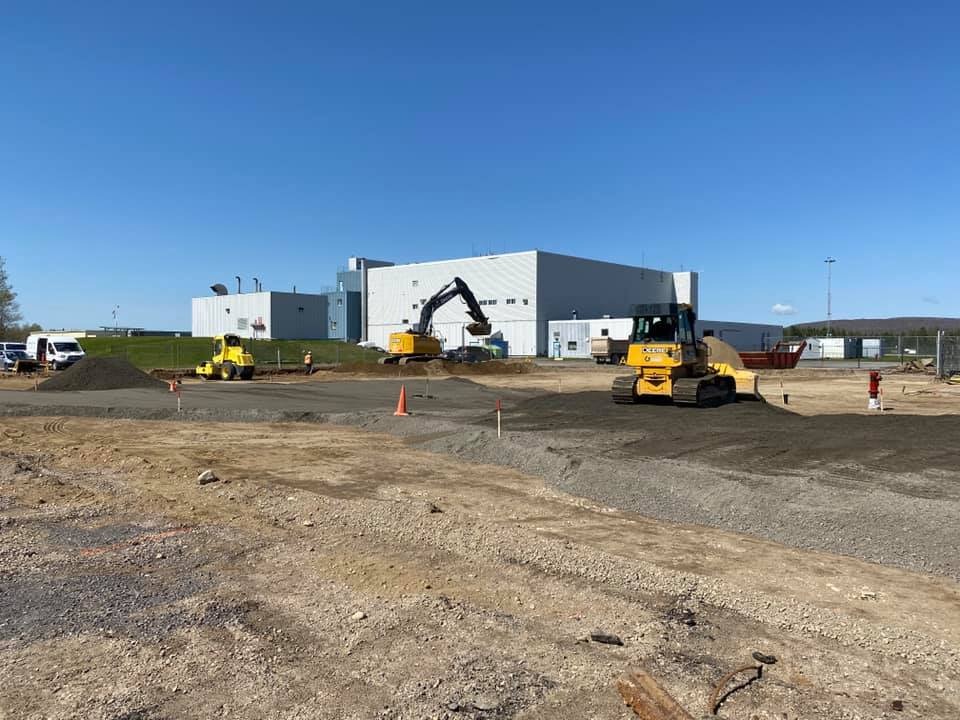 Excavation et remblai de bâtiment commercial