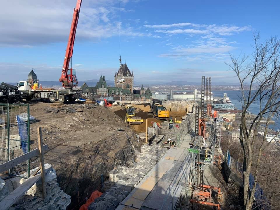 Excavation et remblai d'un mur de soutènement